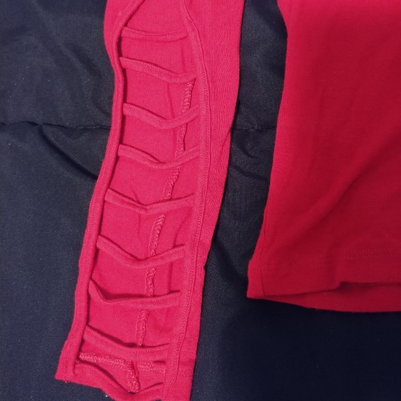 Red shirt with slits - Picture 3 of 3